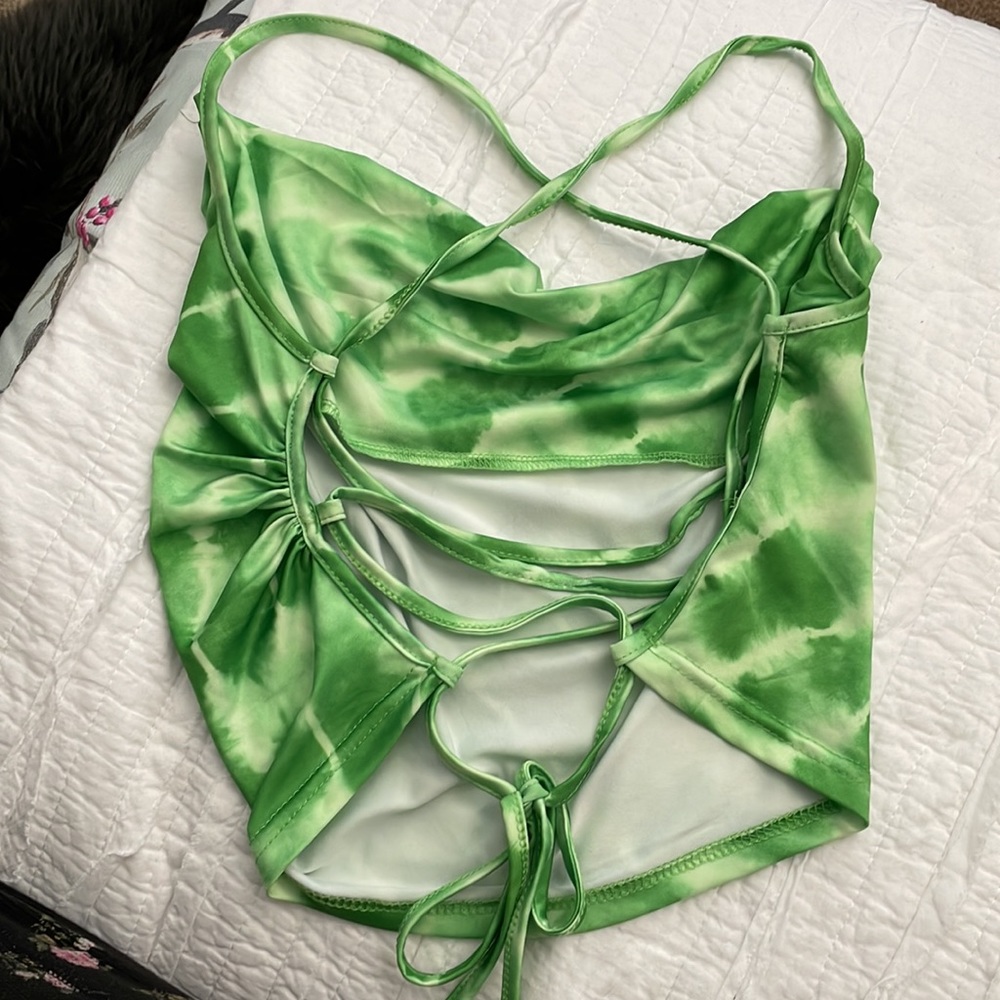 Funky Backless Cropped Top - Picture 4 of 5